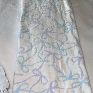 NWT - Envogue Bow ribbon blue and purple Throw